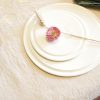 Petite Assiette à dessert en porcelaine. Bord plat. L'Inatelier Nantes. Céramique Ambre. Fabrication française