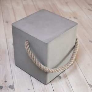 Tabouret - Bout de canapé béton et corde Lyon Beton L'INATELIER Nantes sur parquet