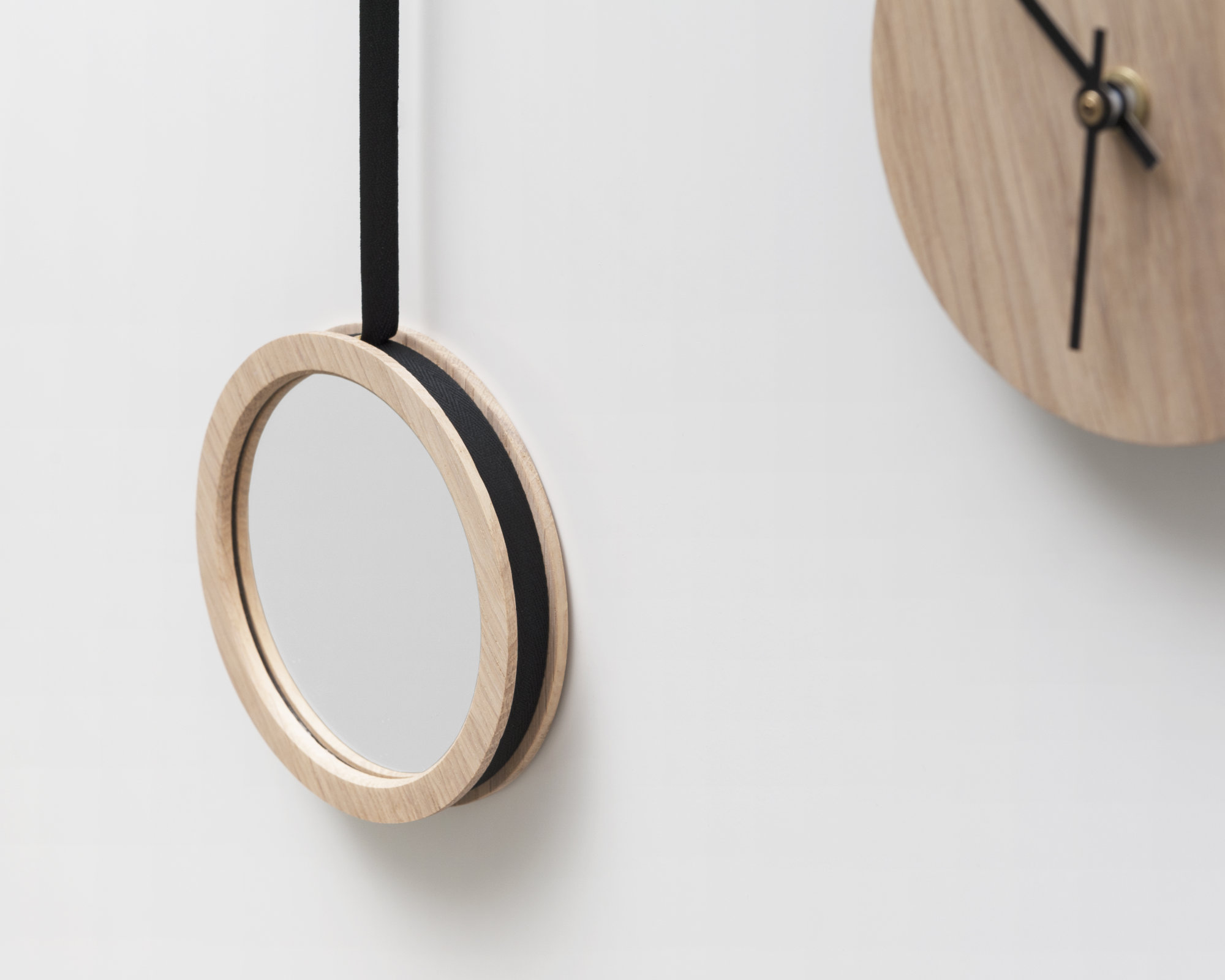 Horloge-miroir_pendule_drugeot manufacture_l'Inatelier_déco_intérieur_accessoire_made in france_chene massif_anjou_objet design_ nantes_boutique déco_noir_détail