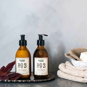 Savon corps et main-crème hydratante-cosmétique-verre ambré-déco-salle de bain-les choses simples-nantes-en situation