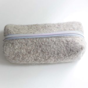 Trousse de toilette cube_feutre de laine_naturel_Heloise levieux_L'Inatelier_made in France_Nantes_déco_salle de bain_voyage_rectangulaire_trousse_zip_cadeau homme