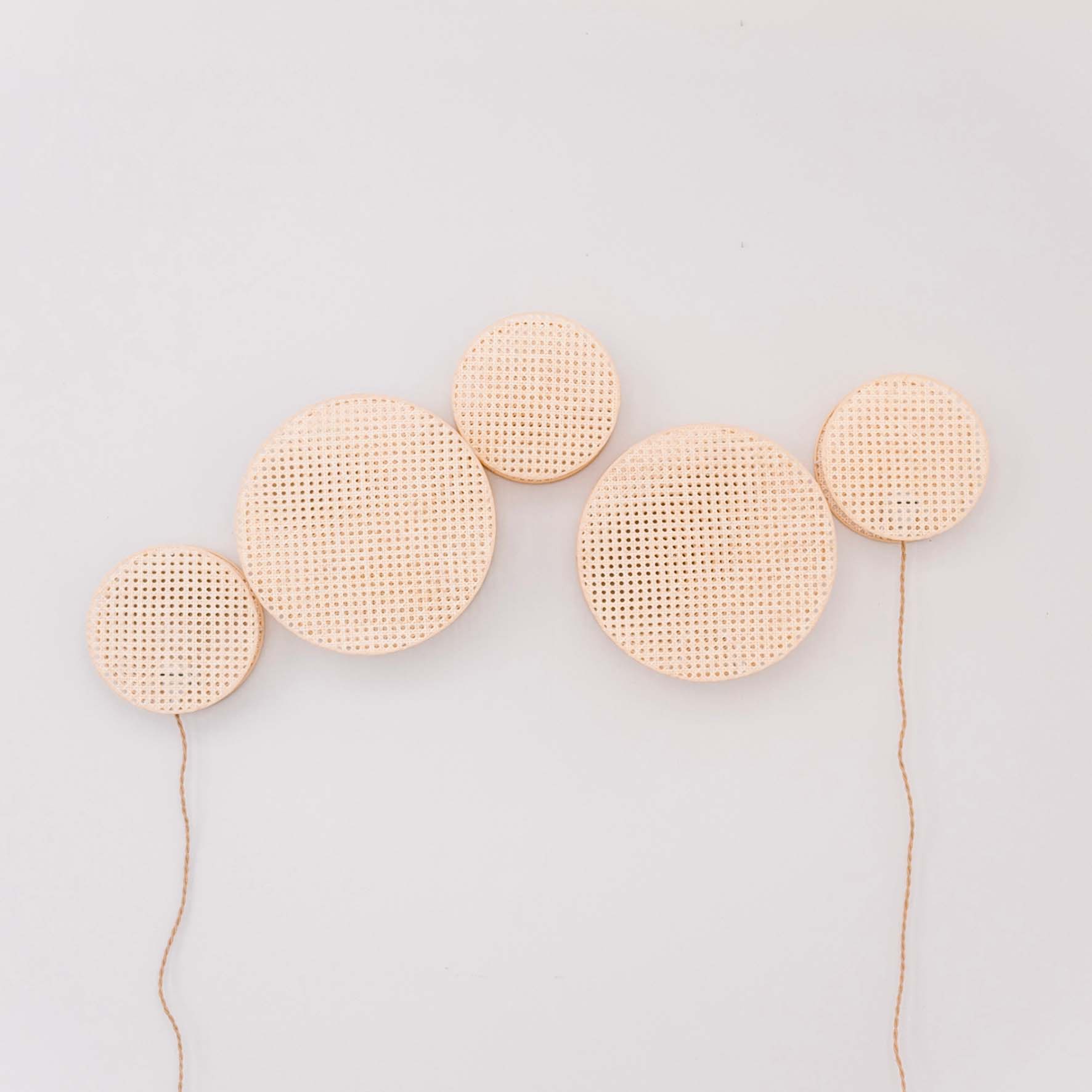 Applique_combo_moon_5_anso_design_anne-sophieboucard_l'inatelier_lampe_luminaire_cannage_contemporain_modulable_naturel_cosy_bohème_made_in_france_nantes_décoration_ambiance_inspiration_artisanat