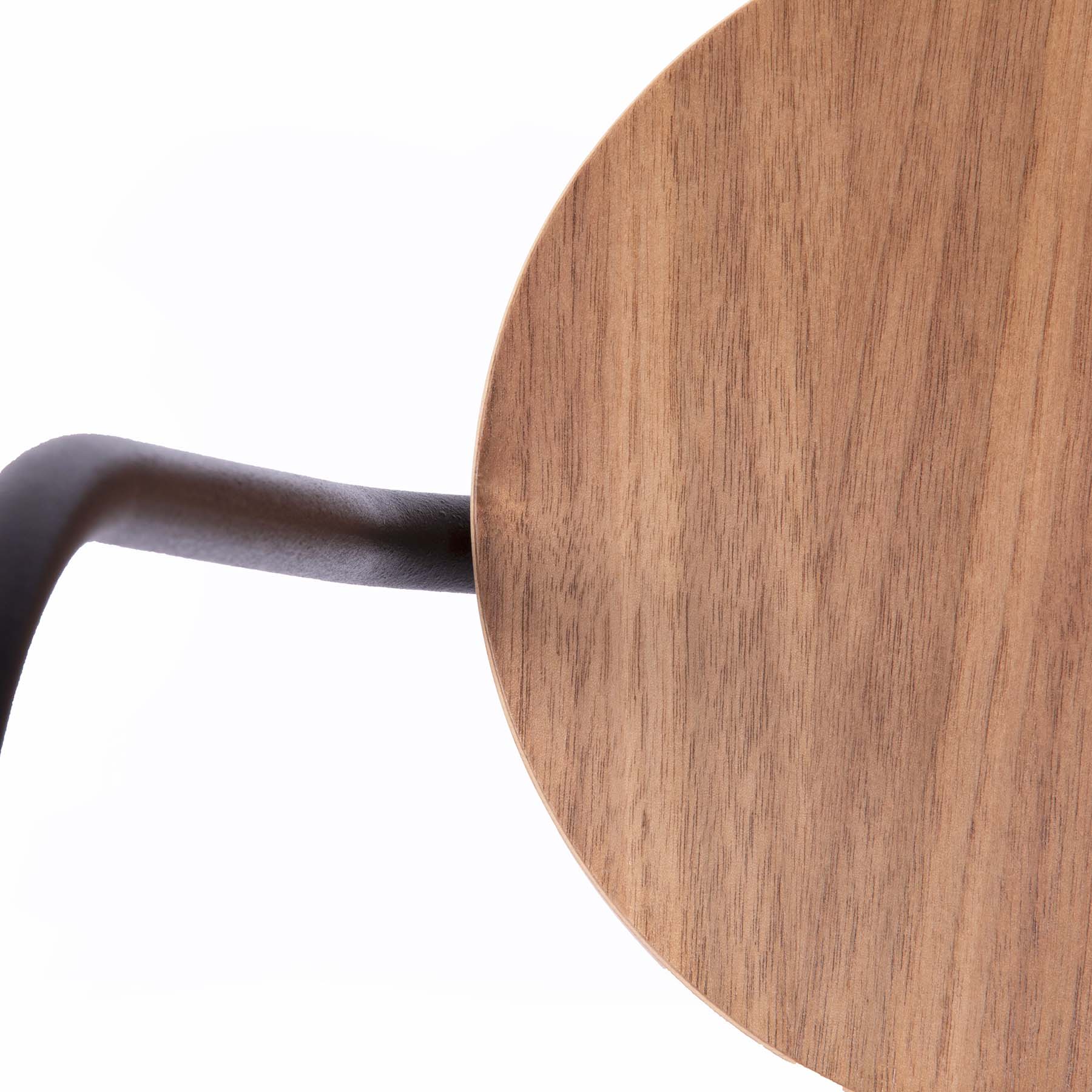 la-chaise-française_déco_assise_bois_made-in-france_artisanat-français_contemporain_bois_leger_ecoresponsable_design_mif_responsable_local_fauteuil_métal_art_artisan_chaise_table_bureau_nantes_l'inatelier_linatelier_beau_moderne_confort_détail1_décoration-interieure_inspiration