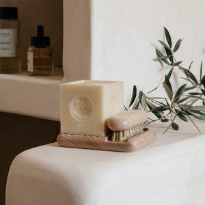 Porte-savon_bois-de-hêtre-naturel_salle-de-bain_design_soin_andrée-jardin_nantes_linatelier_artisanat_made-in-france_ecoresponsable_zéro-déchet_maison_déco