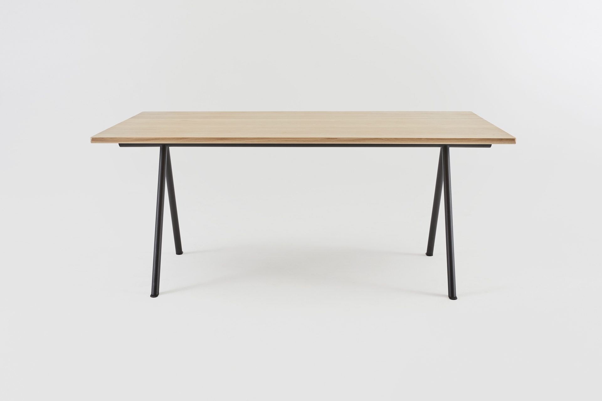 table_tarmak_hetch_mobilier_meuble_repas_salle-à-manger_bois_massif_chene_made-in-france-sur-mesure_métal_france_artisanat_design_2