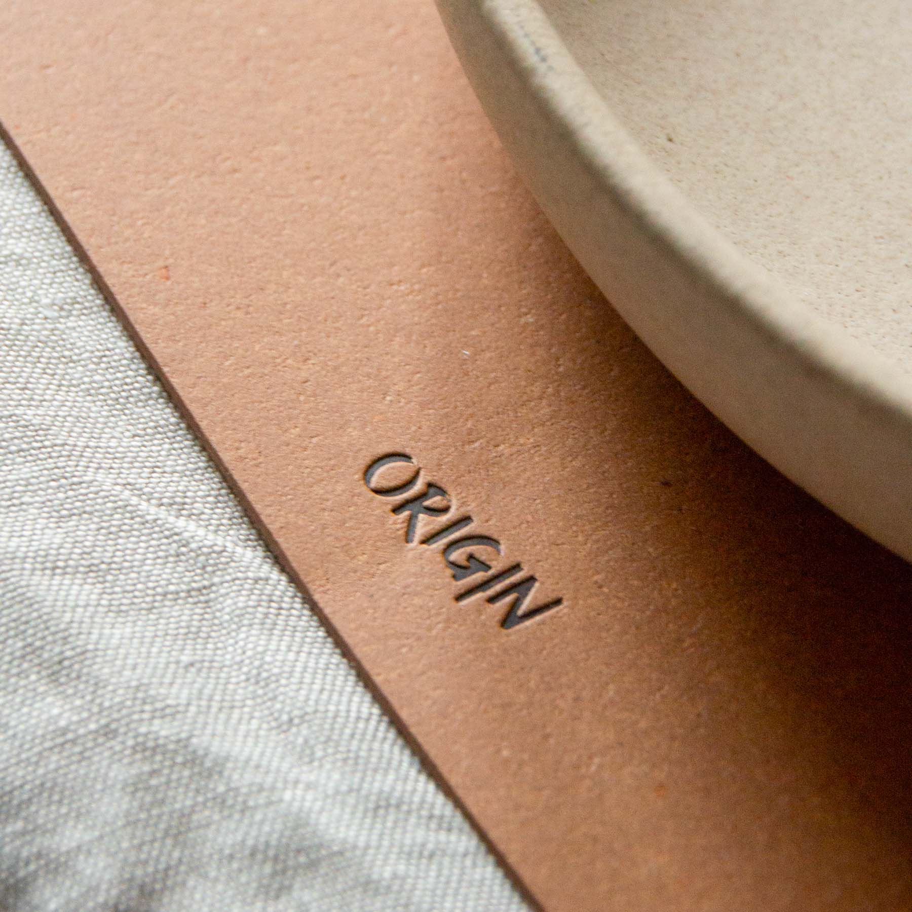 Détail set de table cuir recyclé- teinte naturelle - art de la table
