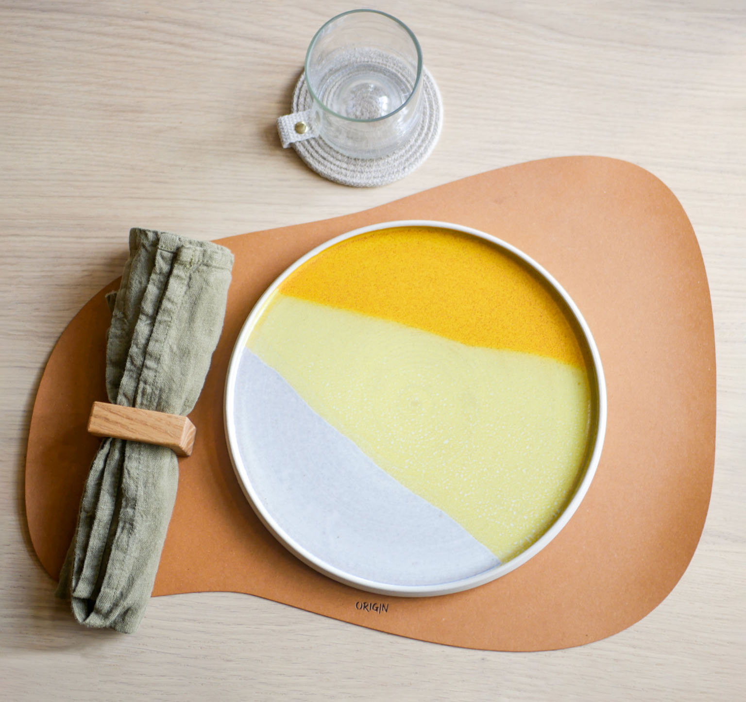Assiette-jaune-grès-céramique