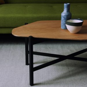 Table basse-bois-et-laiton-artisanat-français-chêne-salon-hudelot-linatelier-nantes-détail